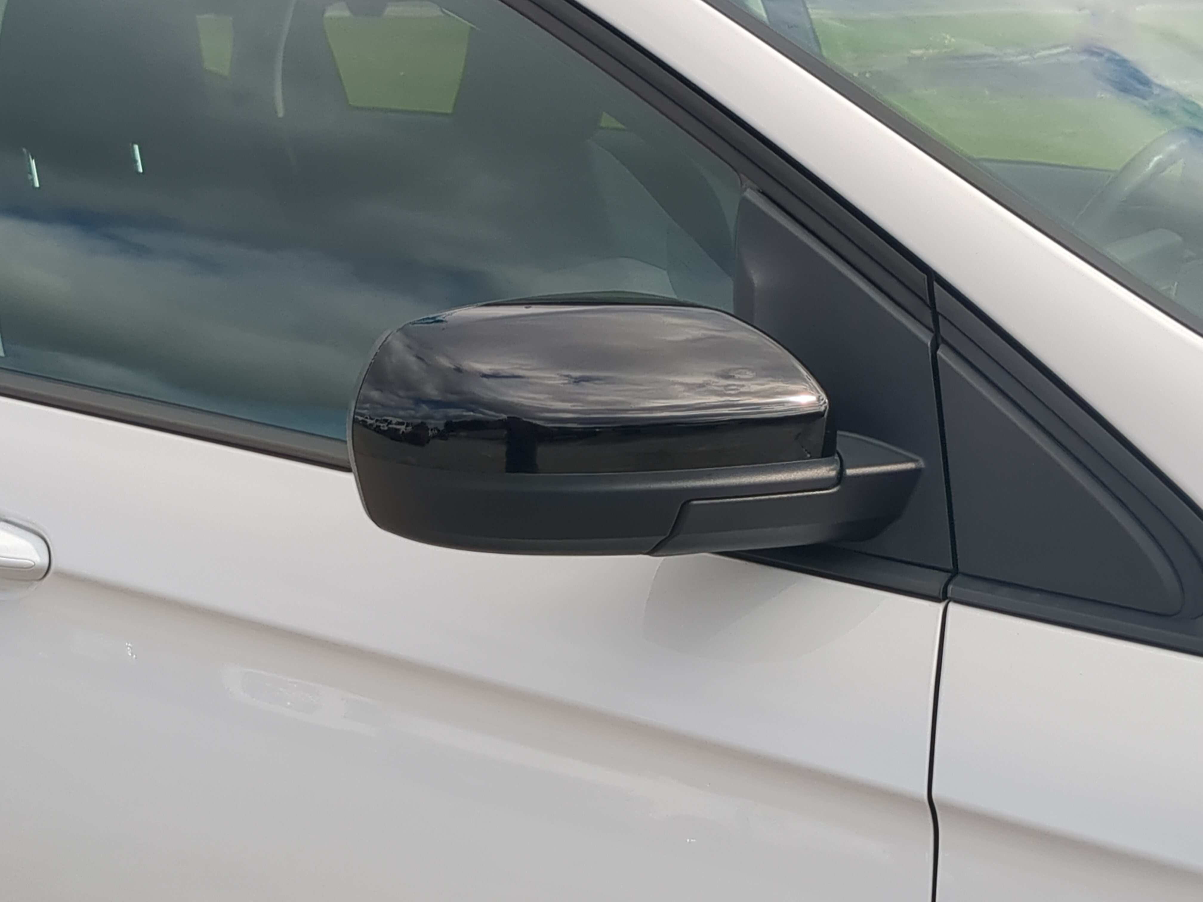 Certified 2024 Ford Edge SE w/ Black Appearance Package AWD/4WD image 10