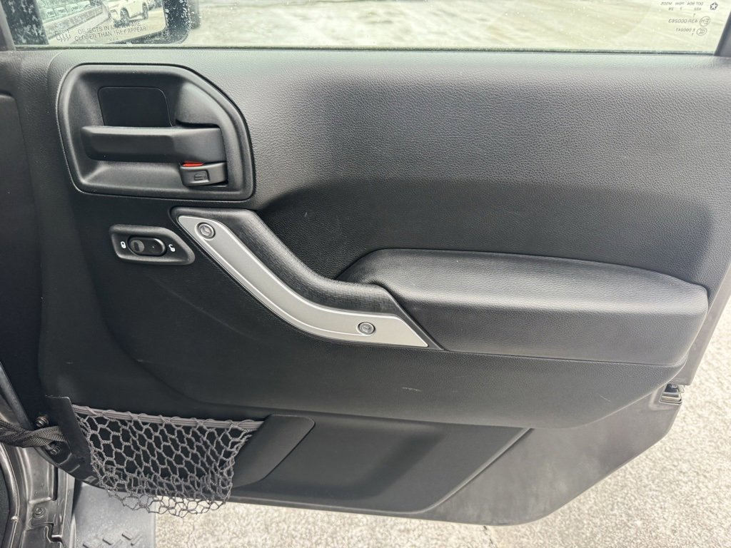 Used 2017 Jeep Wrangler Unlimited Sahara w/ Connectivity Group image 23