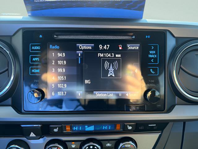 Used 2017 Toyota Tacoma TRD Off-Road w/ Premium & Technology Package AWD/4WD image 15