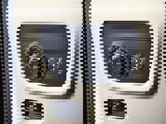 Used 2022 Jeep Grand Cherokee L Limited w/ Luxury Tech Group II image 26