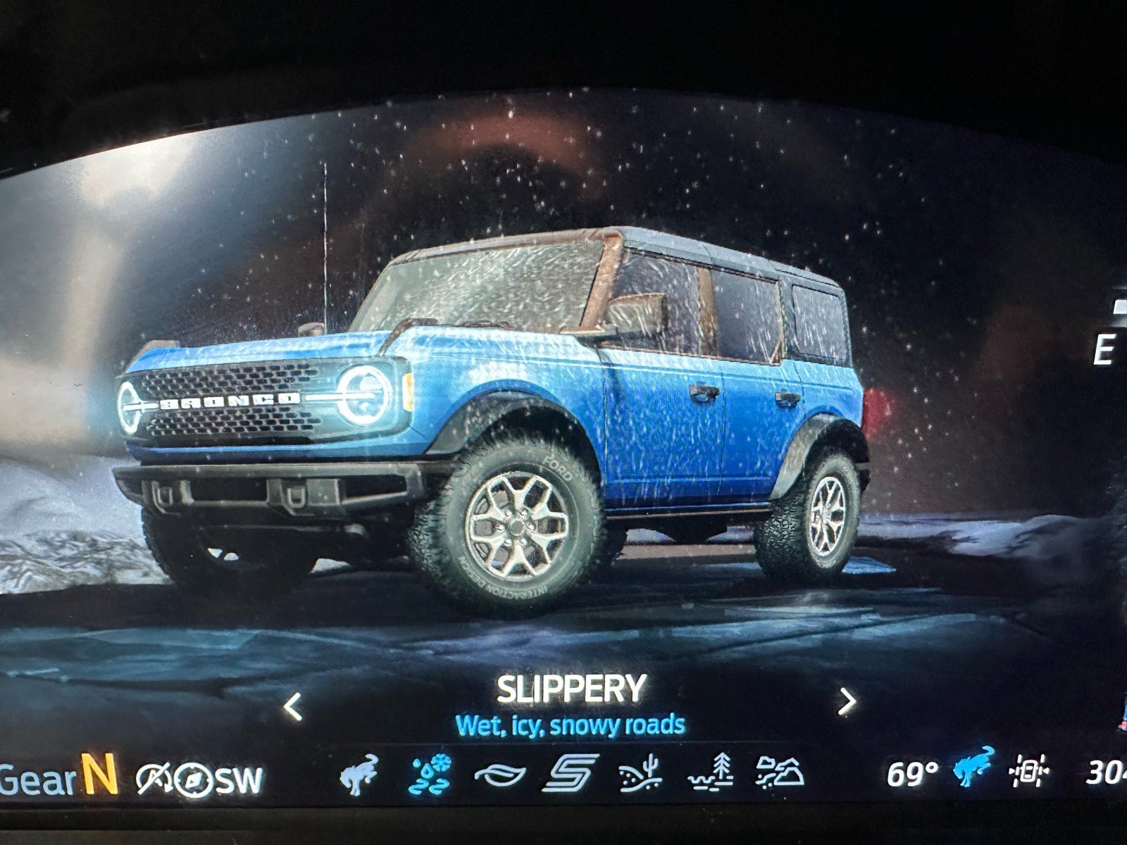 Certified 2025 Ford Bronco Big Bend w/ Black Diamond Package AWD/4WD image 41