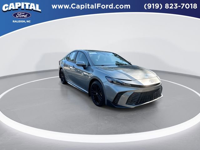 Used 2025 Toyota Camry SE FWD image 2