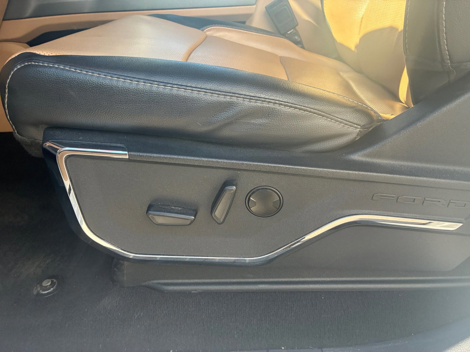 Certified 2023 Ford F250 Lariat w/ Tremor Off-Road Package image 16