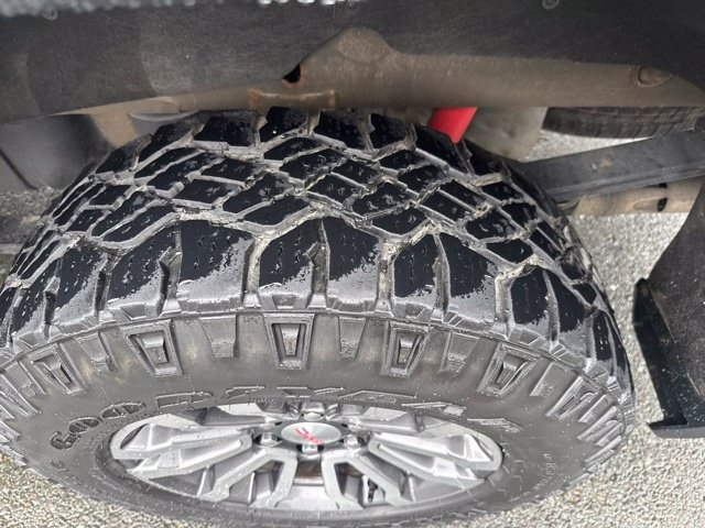 Used 2023 GMC Sierra 1500 AT4 w/ AT4 Premium Package AWD/4WD image 12
