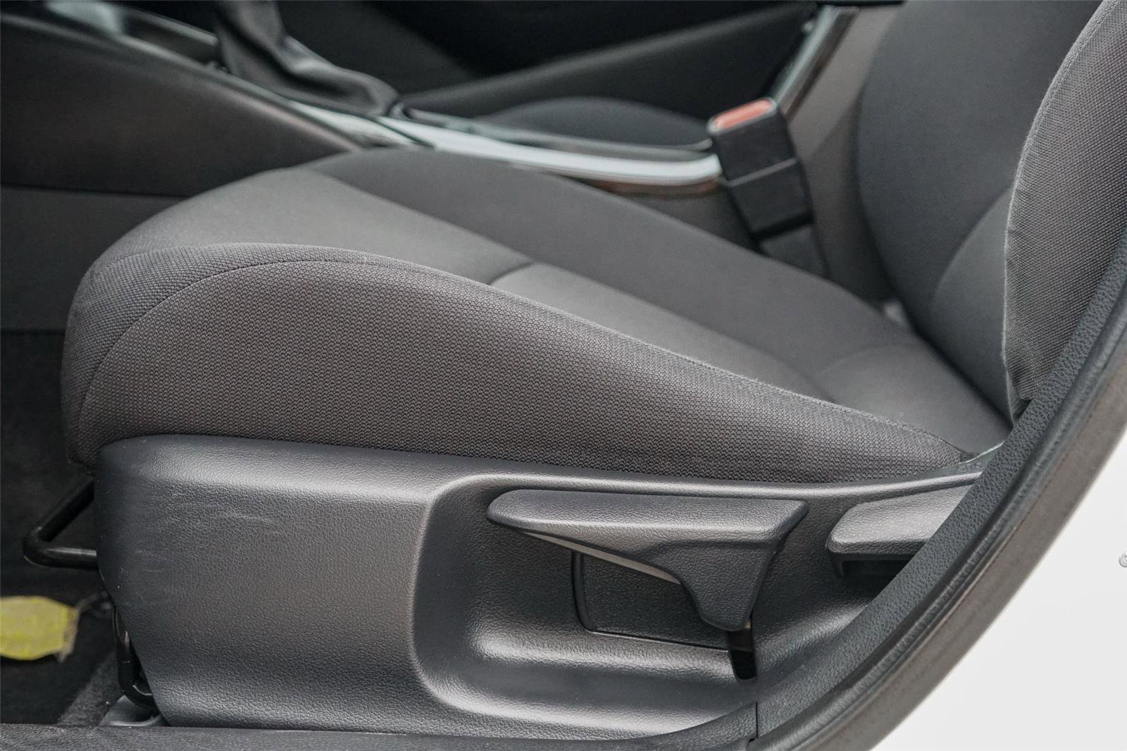 Used 2020 Toyota Corolla LE FWD image 20