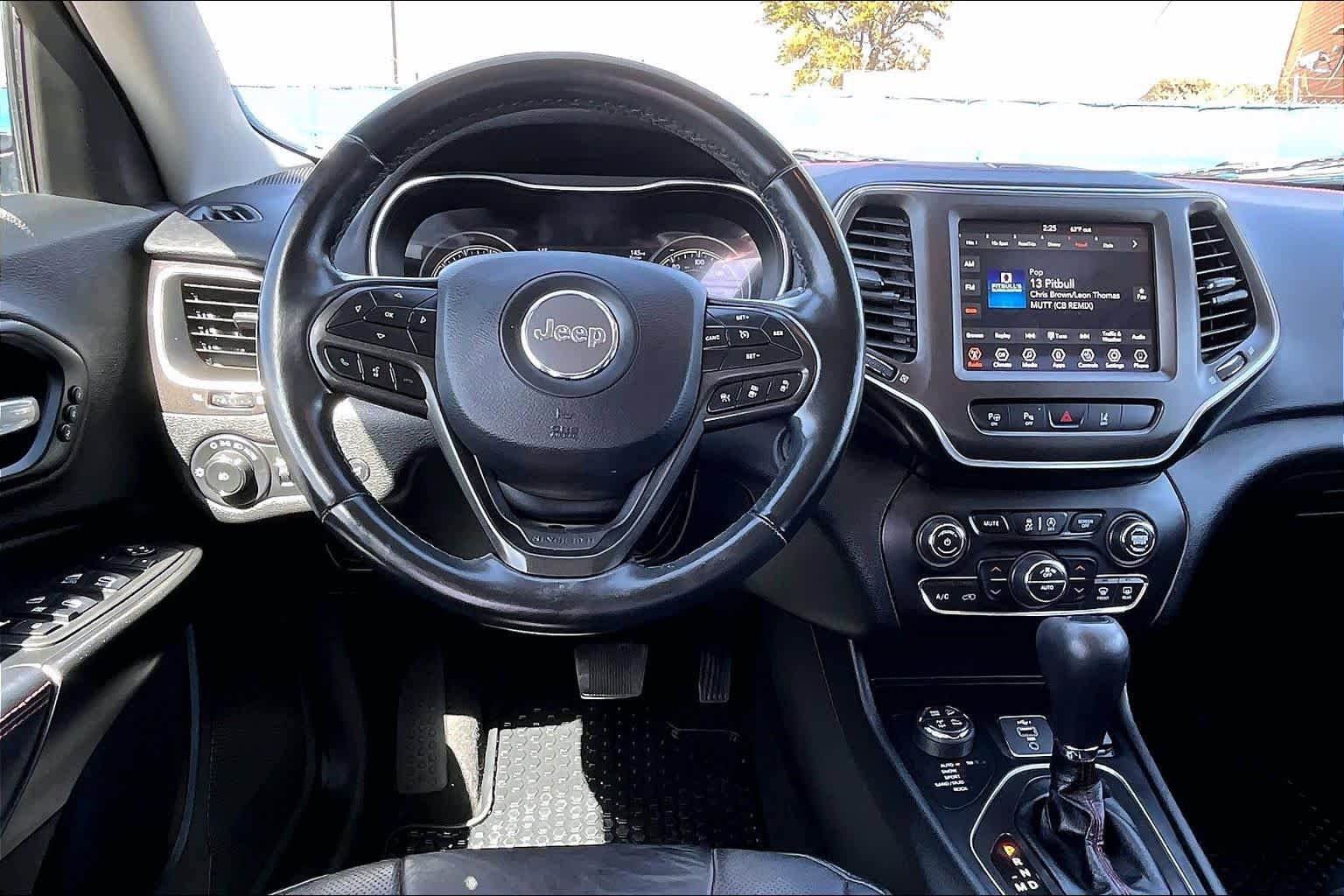 Used 2021 Jeep Cherokee Trailhawk w/ Technology Group AWD/4WD image 6