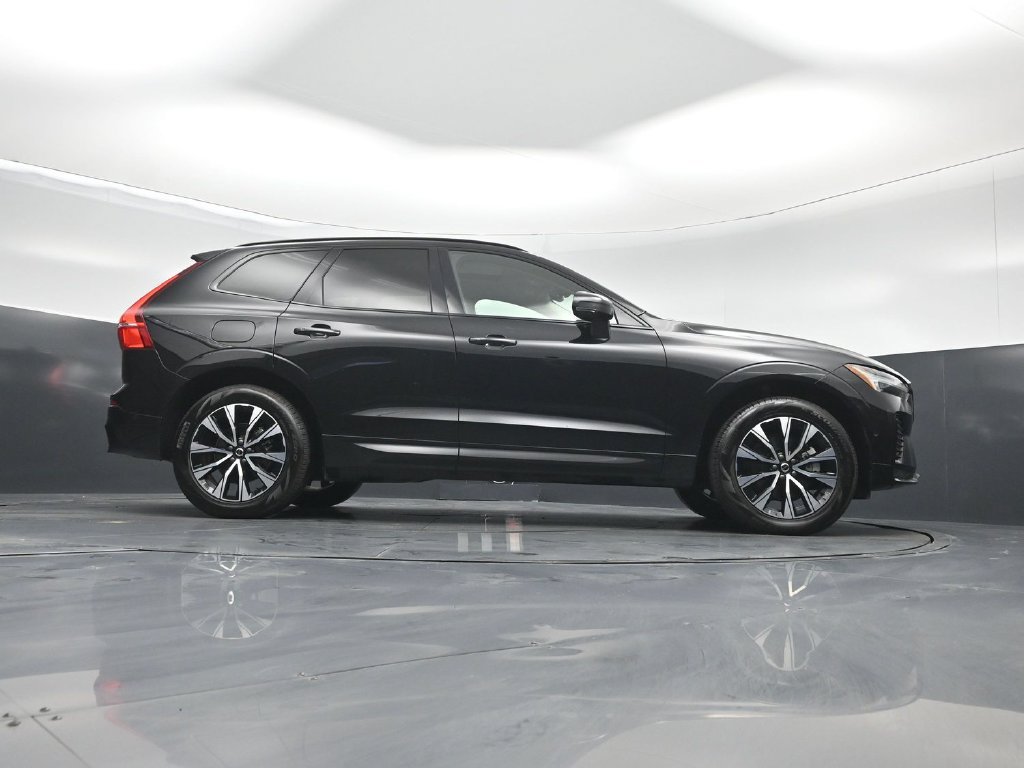 Used 2025 Volvo XC60 B5 Plus AWD/4WD image 47