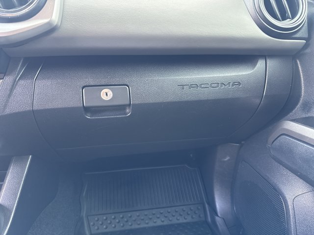 Used 2020 Toyota Tacoma SR5 RWD image 25