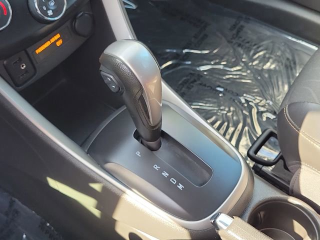 Used 2021 Chevrolet Trax LT w/ LT Convenience Package image 17