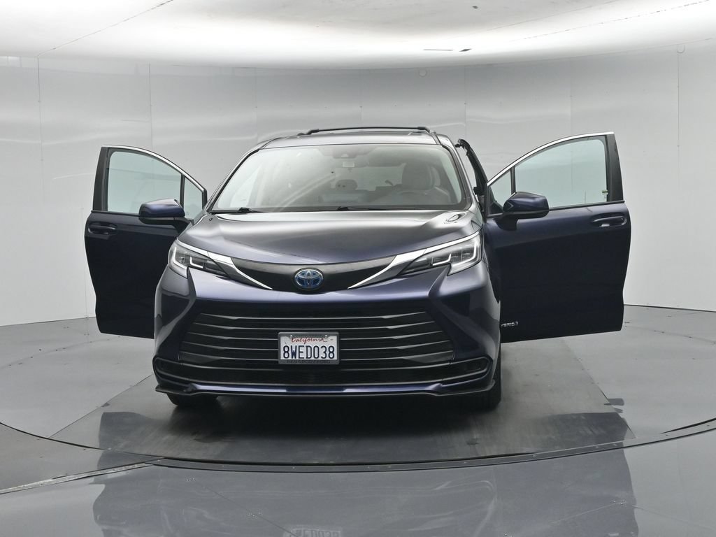 Used 2021 Toyota Sienna LE w/ LE Plus Package FWD image 36