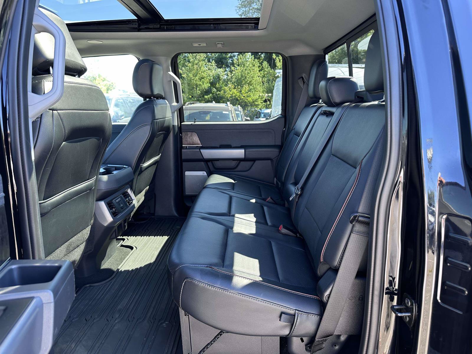 Certified 2024 Ford F250 Lariat w/ Lariat Ultimate Package AWD/4WD image 15