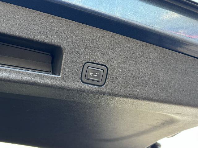 Used 2025 Chevrolet Traverse LT w/ Sun and Wheel Package FWD image 6