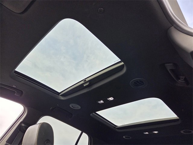 Used 2023 Chevrolet Traverse Premier image 20