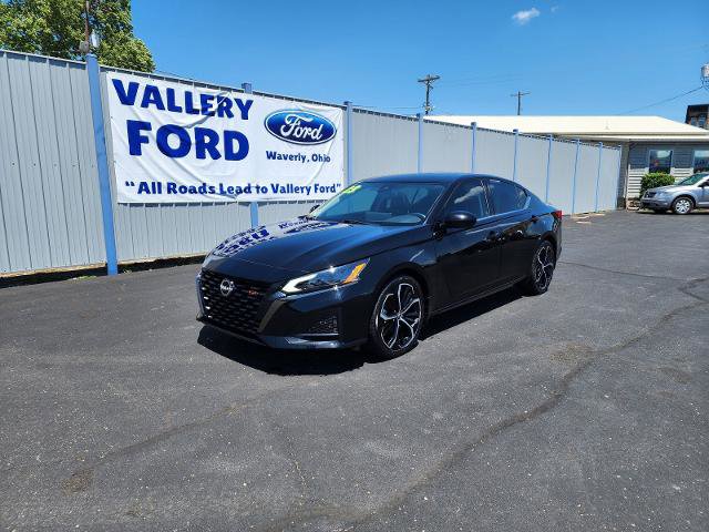 Used 2023 Nissan Altima 2.5 SR w/ SR Premium Package FWD image 1