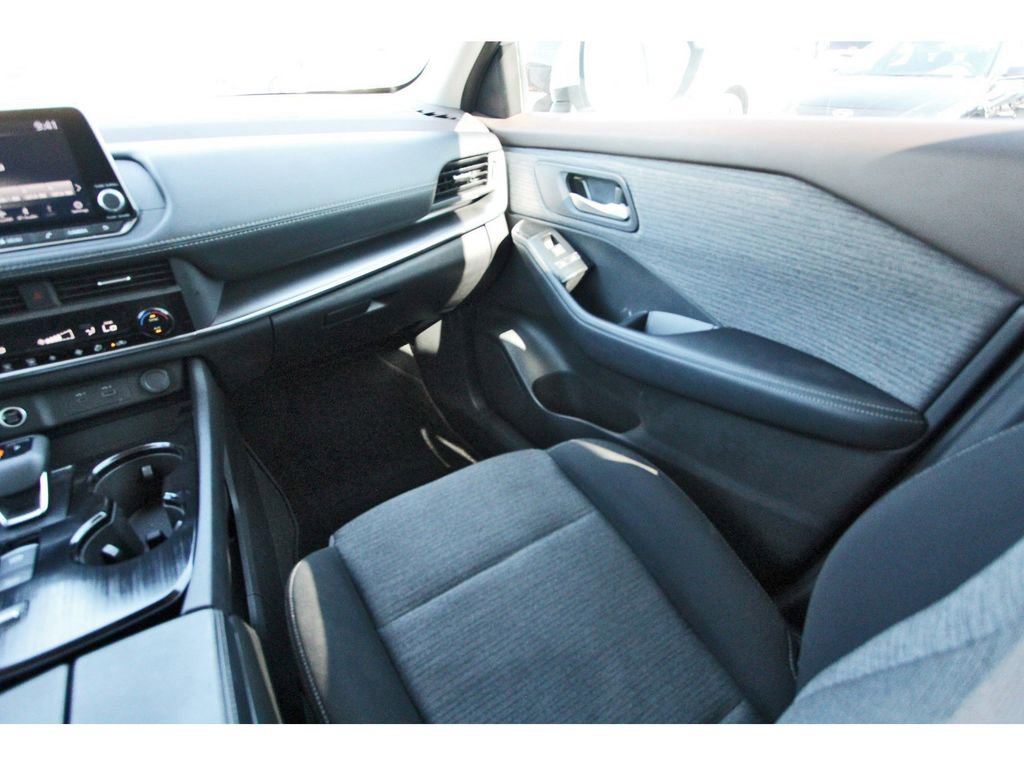 Used 2023 Nissan Rogue SV FWD image 13