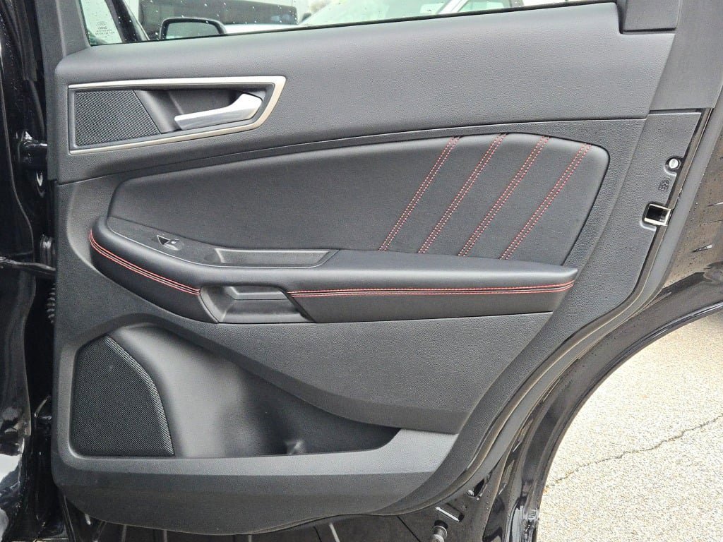 Certified 2022 Ford Edge ST-Line w/ Class II Trailer Tow Package image 14