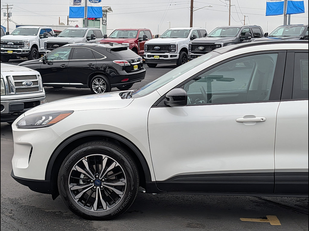 Certified 2022 Ford Escape SE w/ SE Sport Appearance Package AWD/4WD image 11