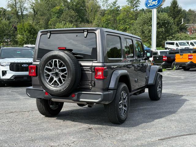 Used 2026 Jeep Wrangler Unlimited Sahara AWD/4WD image 3