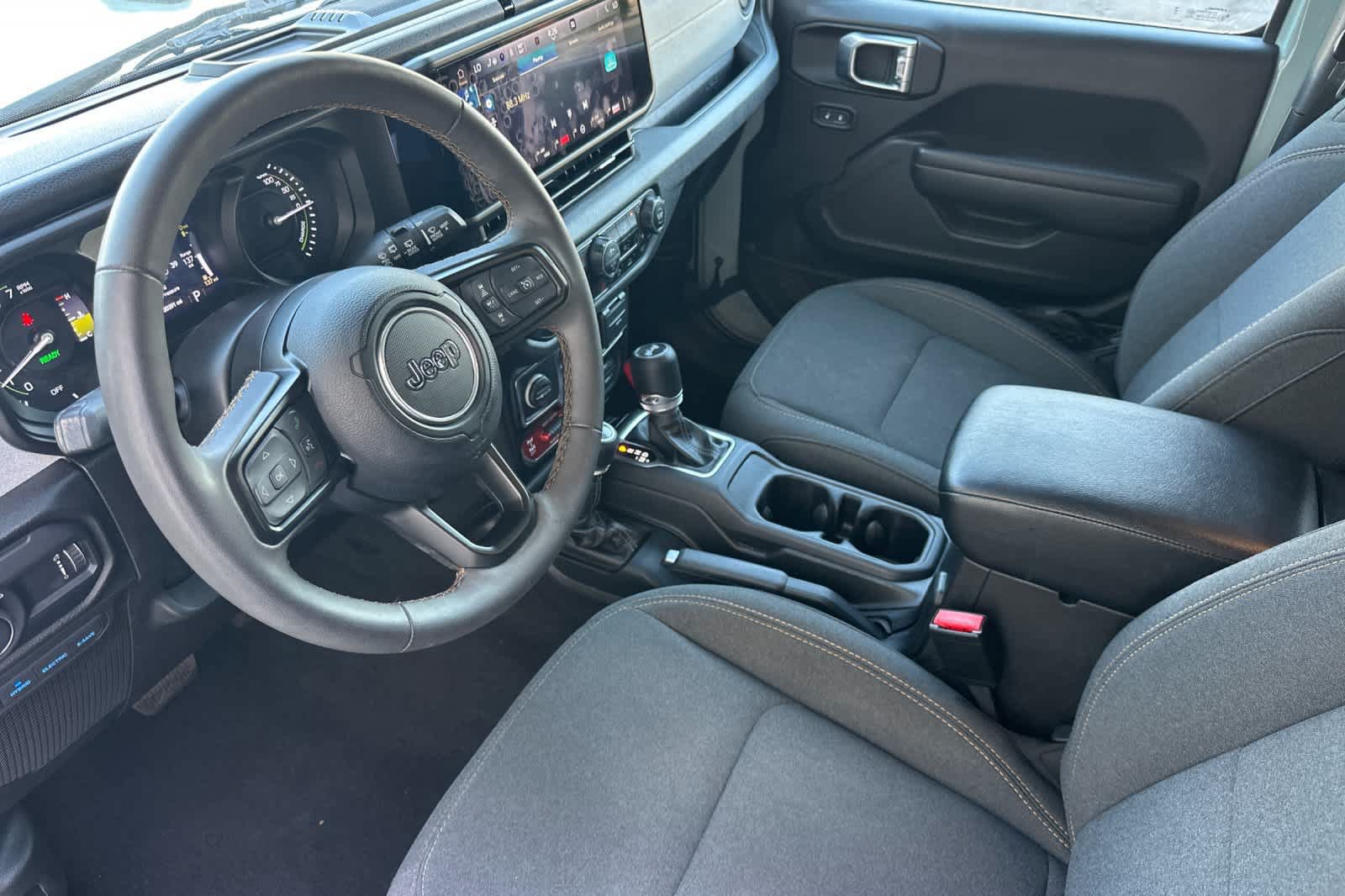 Used 2024 Jeep Wrangler Unlimited AWD/4WD image 12
