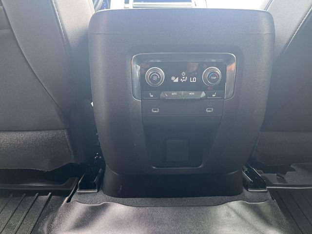 Used 2023 Chevrolet Tahoe Z71 w/ Luxury Package AWD/4WD image 17