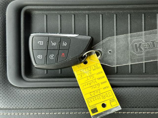 Used 2023 GMC Yukon SLT AWD/4WD image 35