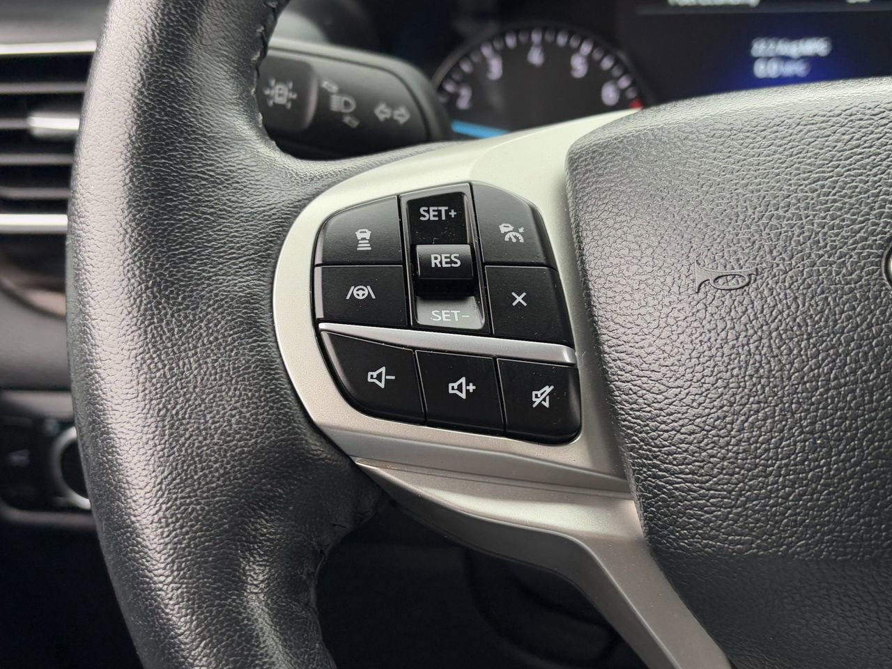 Certified 2023 Ford Explorer Limited w/ Limited Technology Package image 17