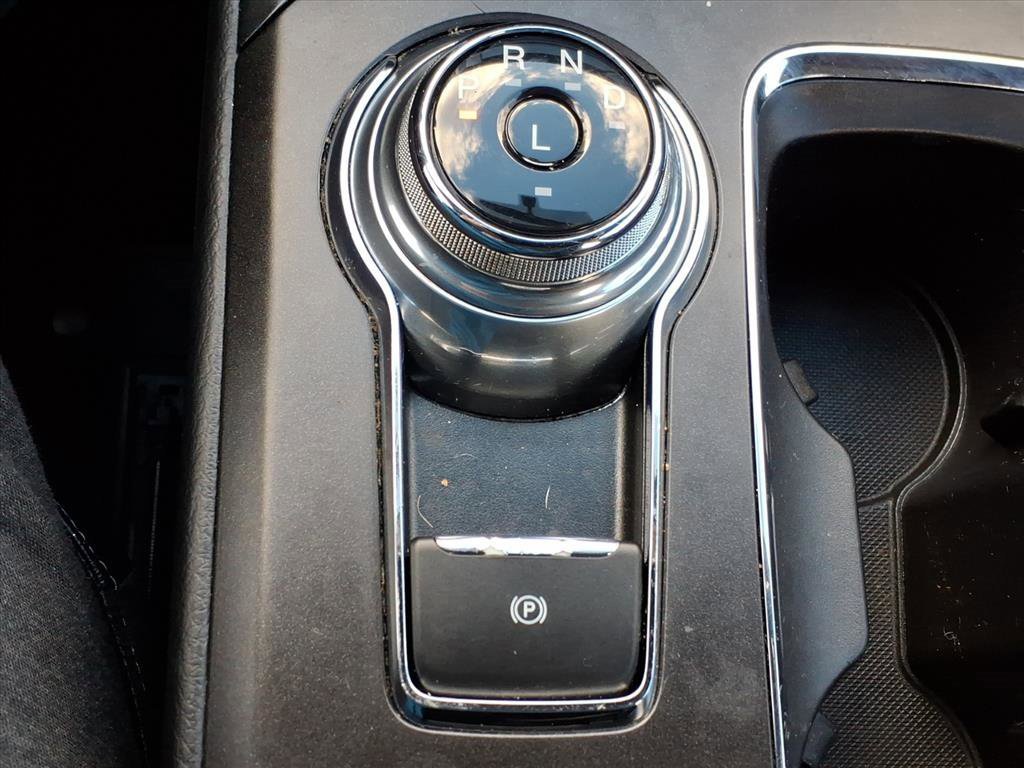 Certified 2018 Ford Fusion SE w/ Equipment Group 201A image 19