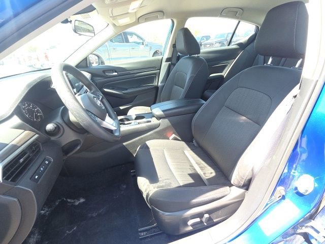 Used 2025 Nissan Altima 2.5 SV FWD image 21