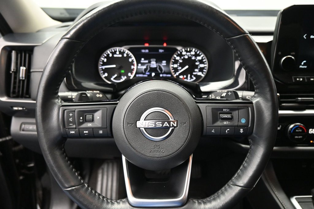 Used 2022 Nissan Pathfinder SL AWD/4WD image 16