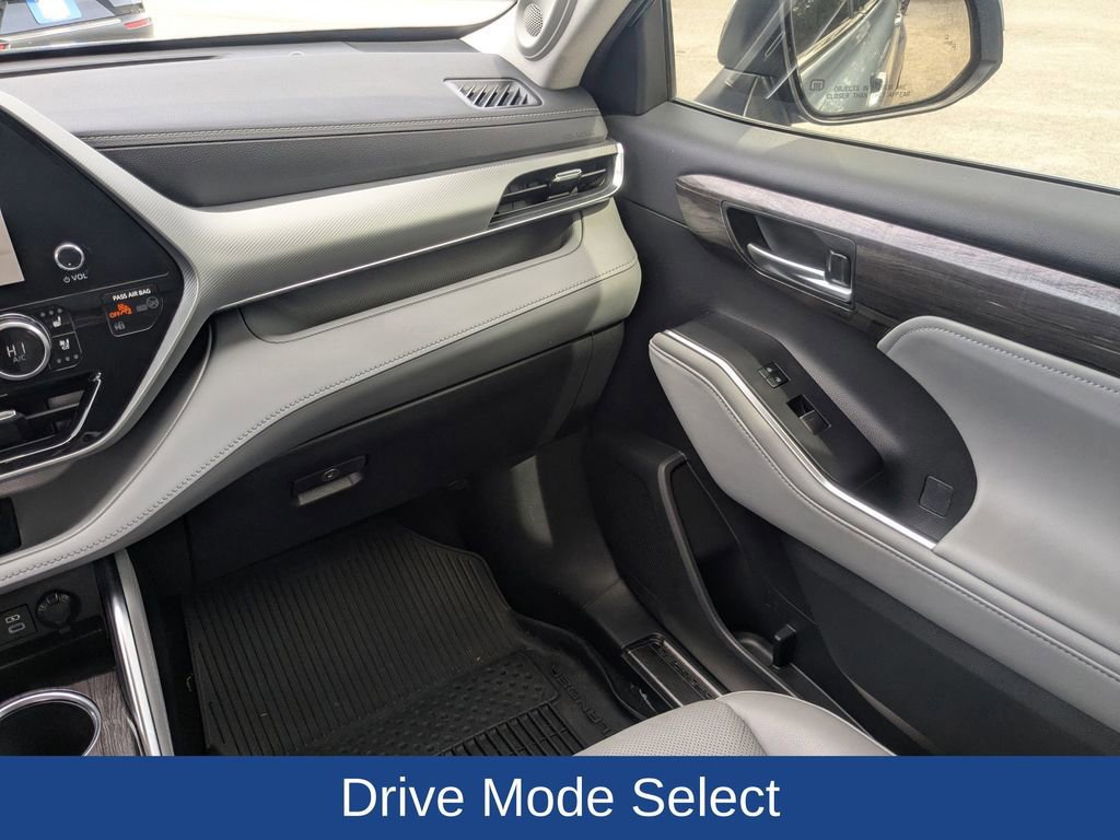 Used 2023 Toyota Highlander Platinum FWD image 21