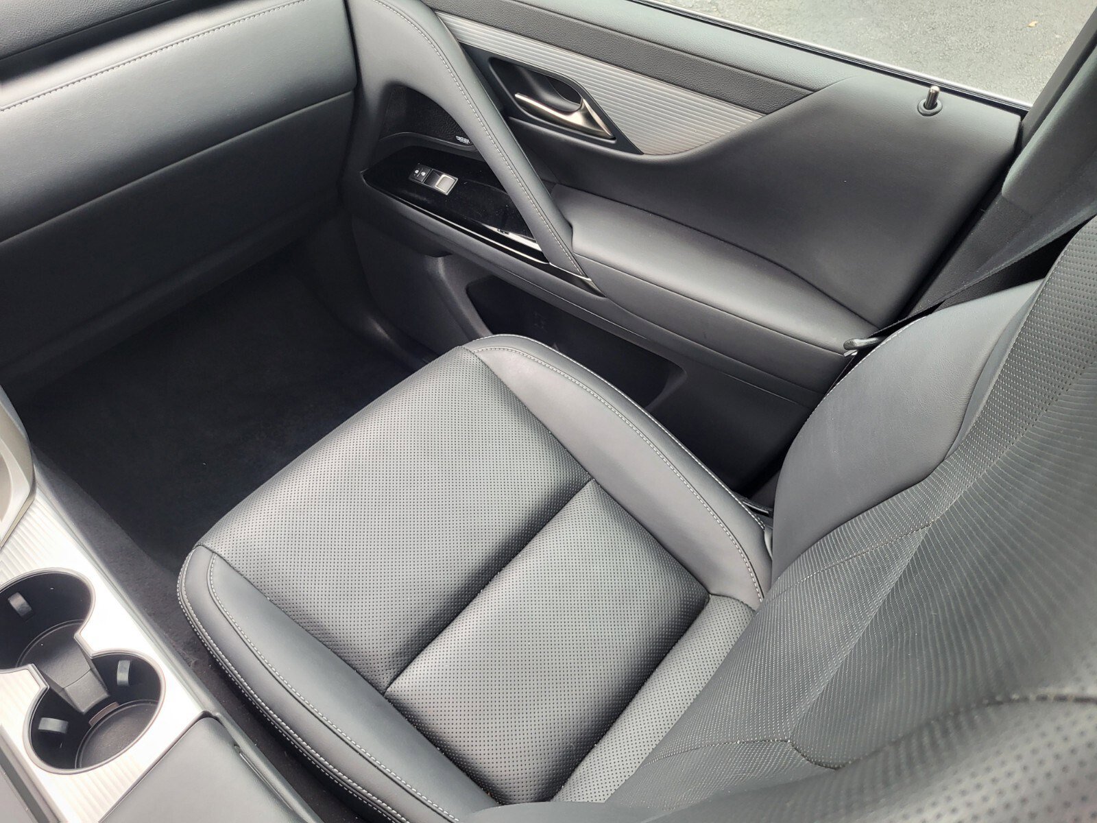 Used 2023 Lexus LX 600 F Sport w/ Accessory Package (Z1) AWD/4WD image 17