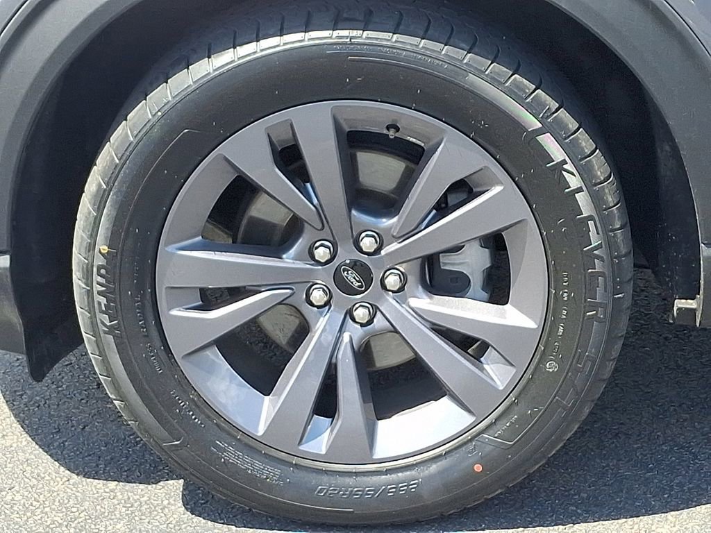 Certified 2022 Ford Explorer XLT w/ Equipment Group 202A AWD/4WD image 8