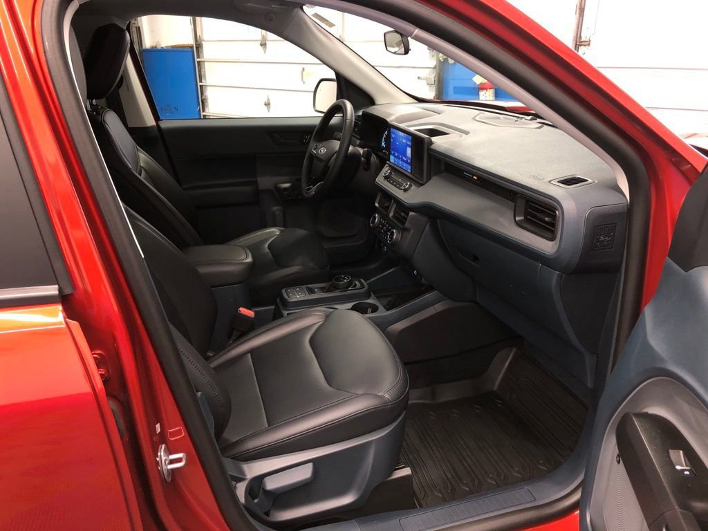 Certified 2024 Ford Maverick Lariat w/ Black Appearance Package image 27