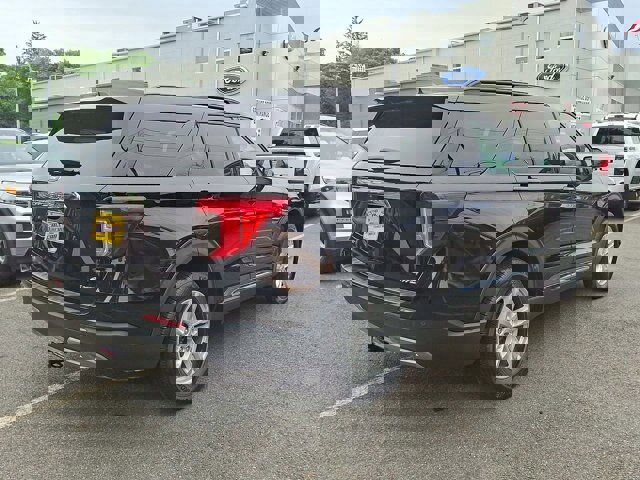 Certified 2022 Ford Explorer XLT w/ Equipment Group 202A image 9