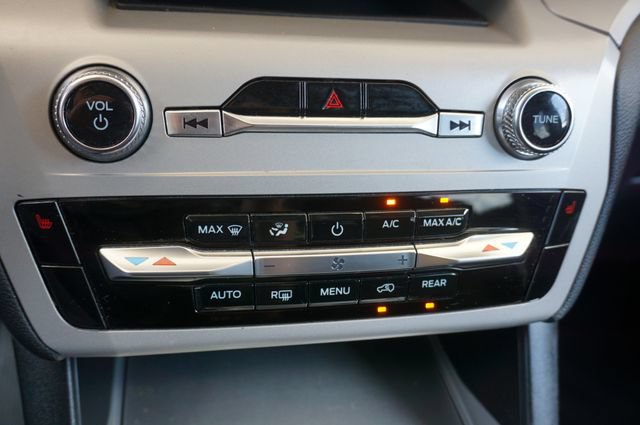 Certified 2023 Ford Explorer XLT RWD image 15