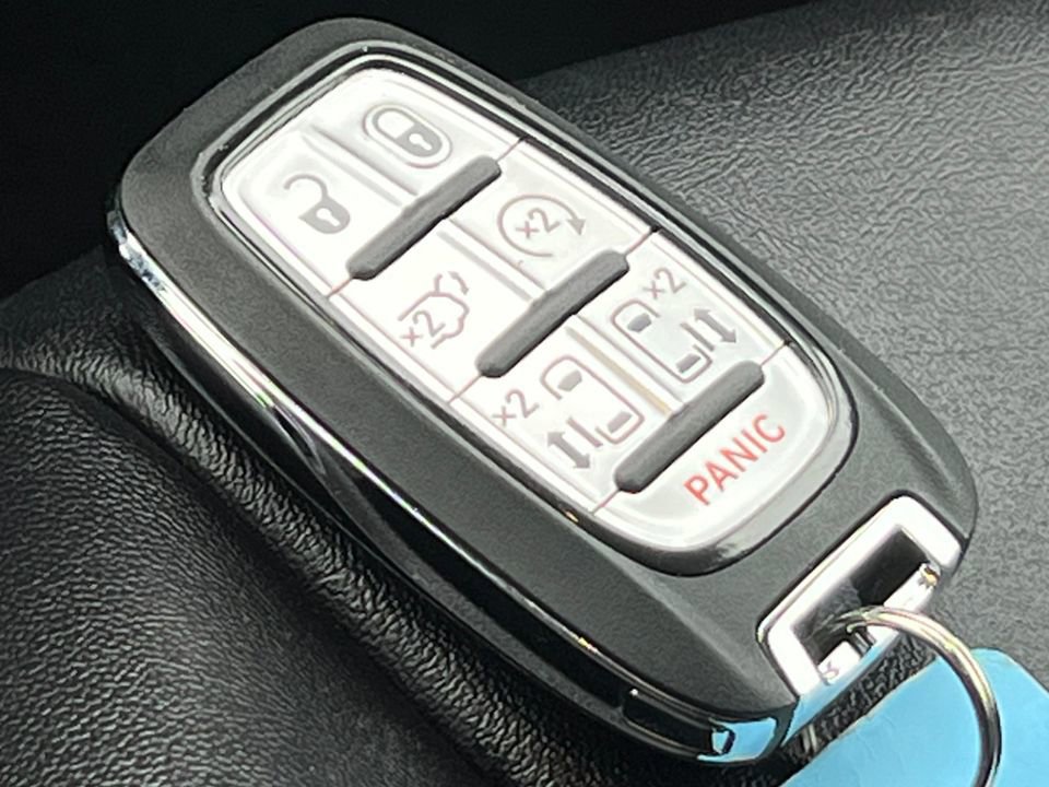 Used 2026 Chrysler Pacifica Select image 34