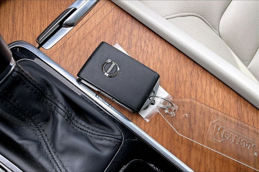 Used 2022 Volvo XC90 T6 Momentum w/ Advanced Package image 36