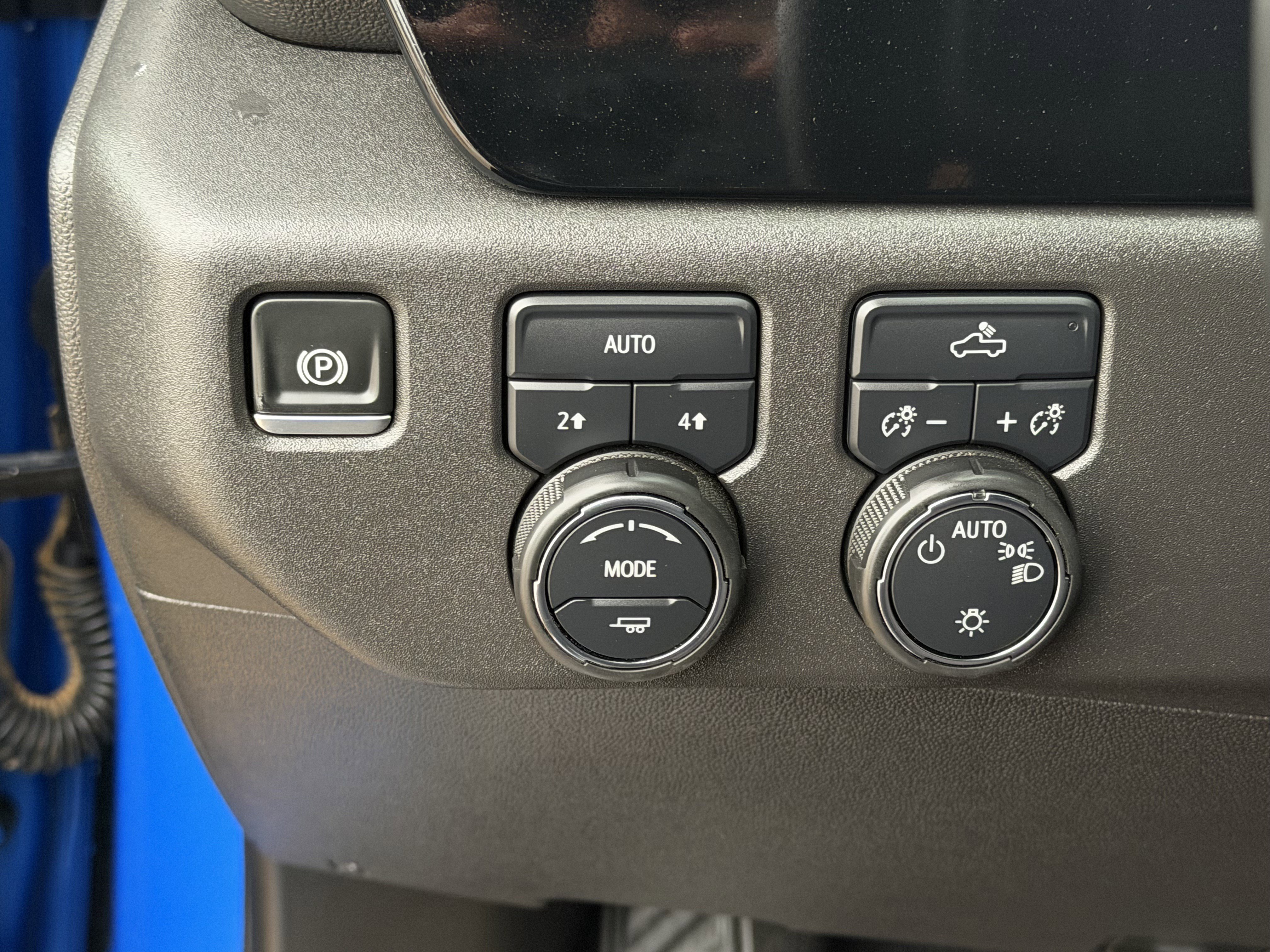 Used 2025 Chevrolet Silverado 1500 LT AWD/4WD image 24