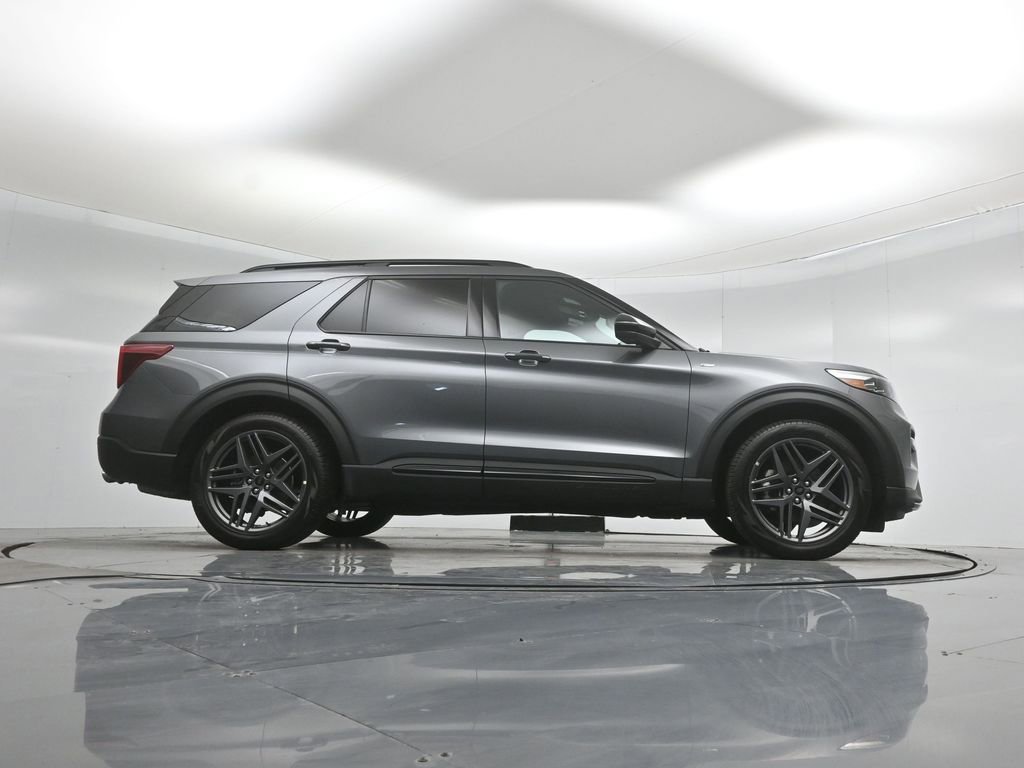 Certified 2024 Ford Explorer ST-Line w/ Class IV Trailer Tow Package RWD image 43