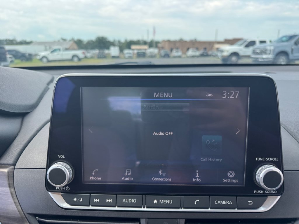 Used 2025 Nissan Altima 2.5 SV FWD image 24