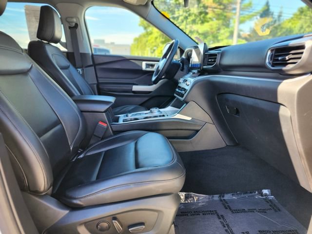 Certified 2022 Ford Explorer XLT w/ Equipment Group 202A AWD/4WD image 11