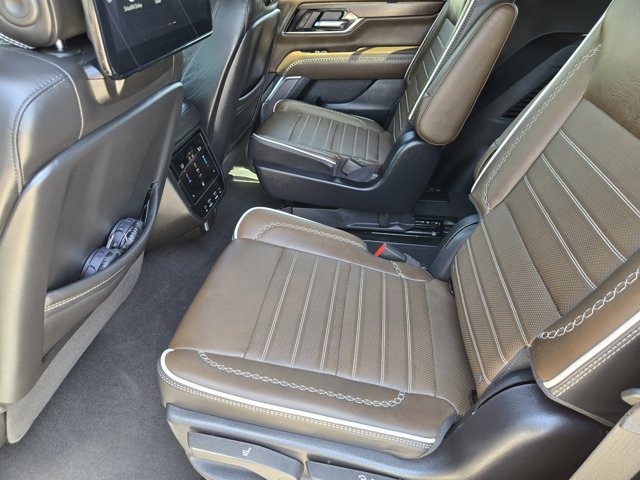 Used 2025 GMC Yukon Denali Ultimate AWD/4WD image 28
