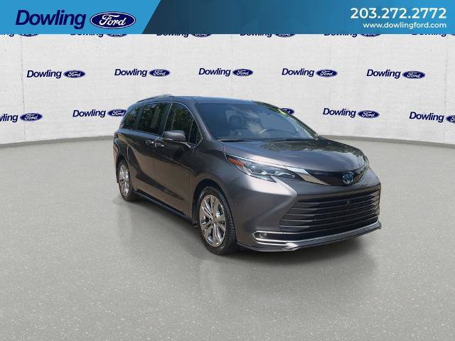 Used 2024 Toyota Sienna Platinum FWD image 5