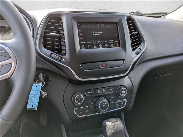 Used 2019 Jeep Cherokee Latitude w/ Cold Weather Group AWD/4WD image 15