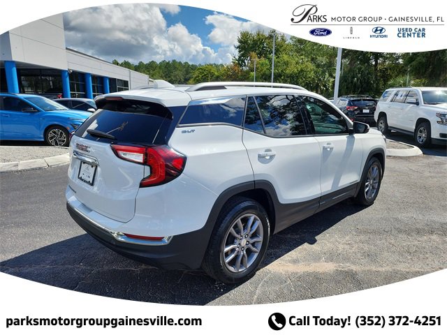 Used 2023 GMC Terrain SLT image 3