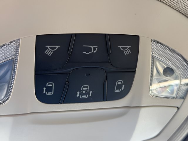 Used 2024 Chrysler Pacifica Touring-L FWD image 16
