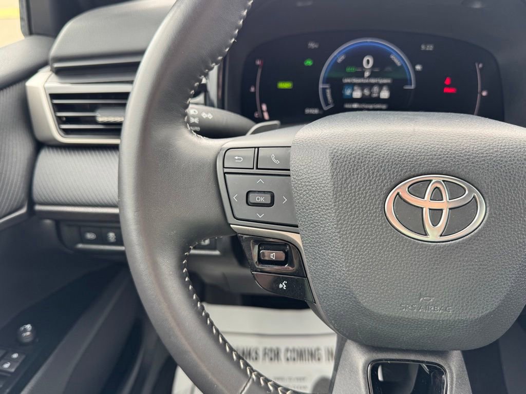 Used 2025 Toyota Camry SE FWD image 16