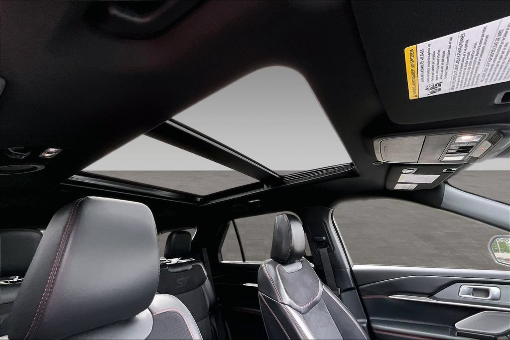 Certified 2025 Ford Explorer ST AWD/4WD image 11