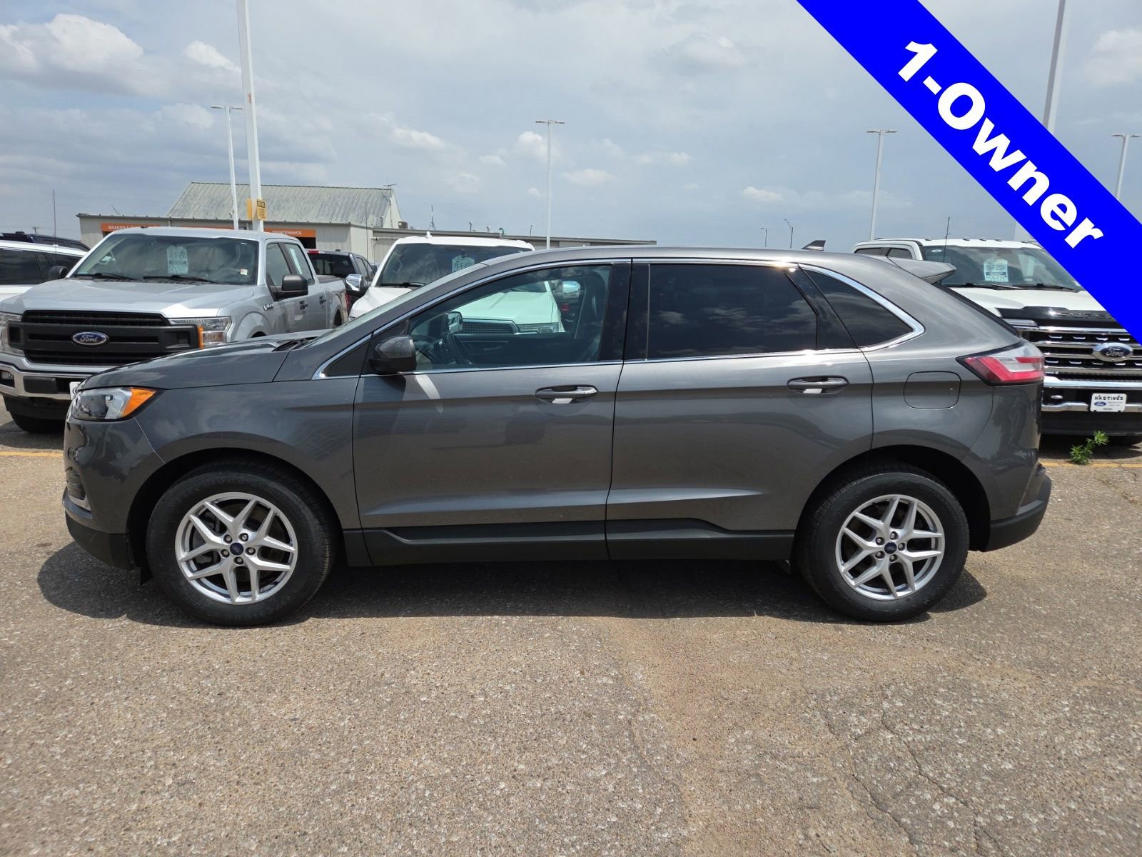 Certified 2022 Ford Edge SEL w/ Convenience Package AWD/4WD image 2