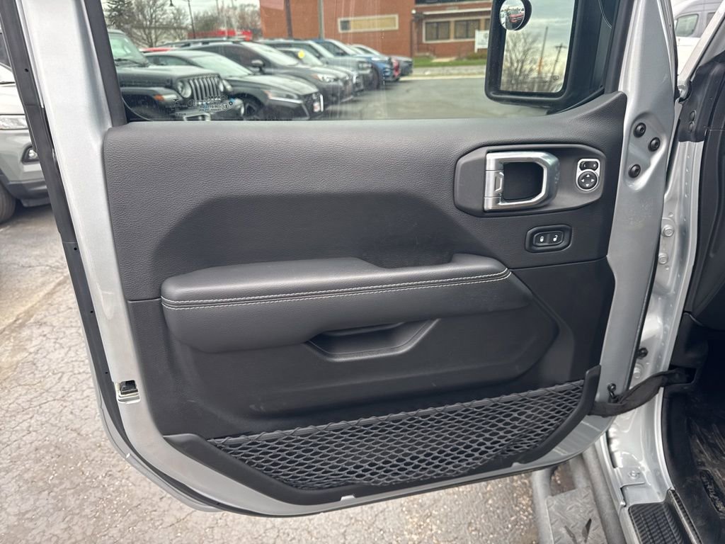 Used 2023 Jeep Gladiator Rubicon w/ Cold Weather Group image 23